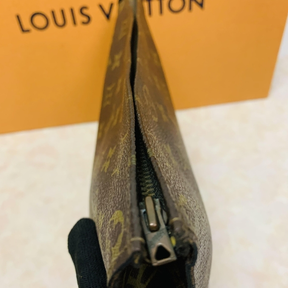 đź’‹Authentic Louis Vuitton Vintage Toiletry 26 - Picture 8 of 13